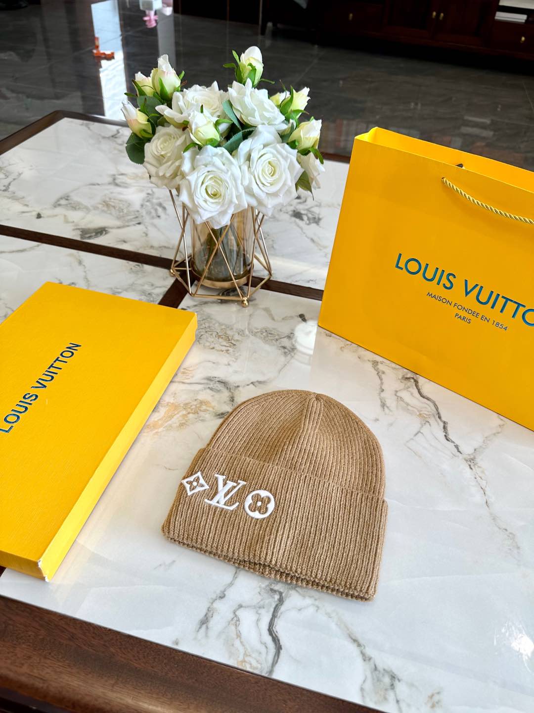 LV hat model 10